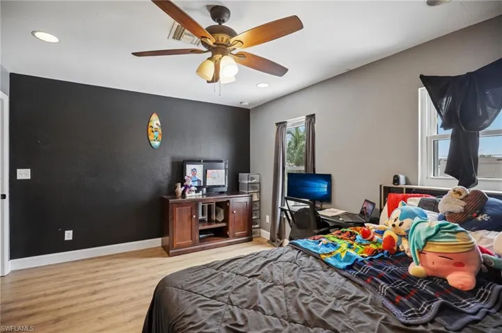 1825 Nw 23rd Ter, Cape Coral, Florida 33993