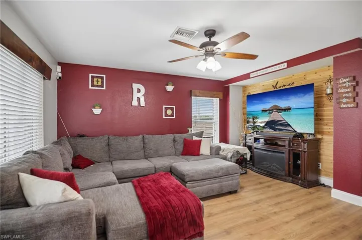 1825 Nw 23rd Ter, Cape Coral, Florida 33993