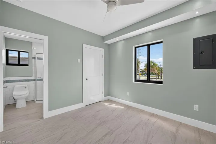 71 Mango Unit 2 Spacious bedroom featuring light-toned wood-finish flooring, a contemporary ceiling fan, and recessed lighting