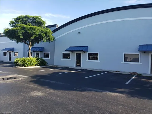 7863  Drew  CIR, Fort Myers, FL 33967
