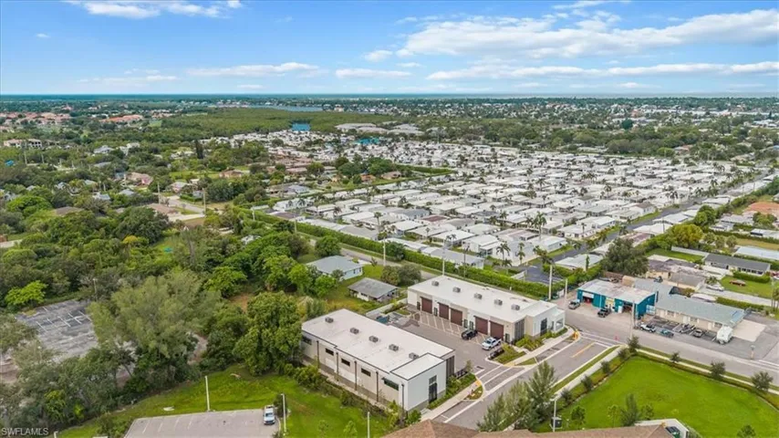 2435  PINE  ST, Naples, FL 34112