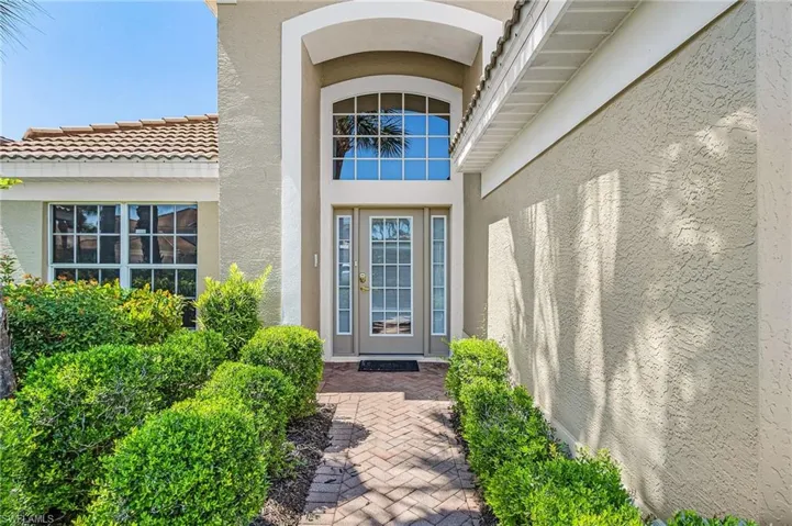 9044 Shadow Glen Way, Fort Myers, Florida 33913