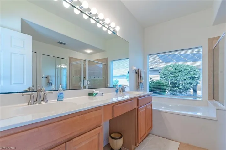 9044 Shadow Glen Way, Fort Myers, Florida 33913