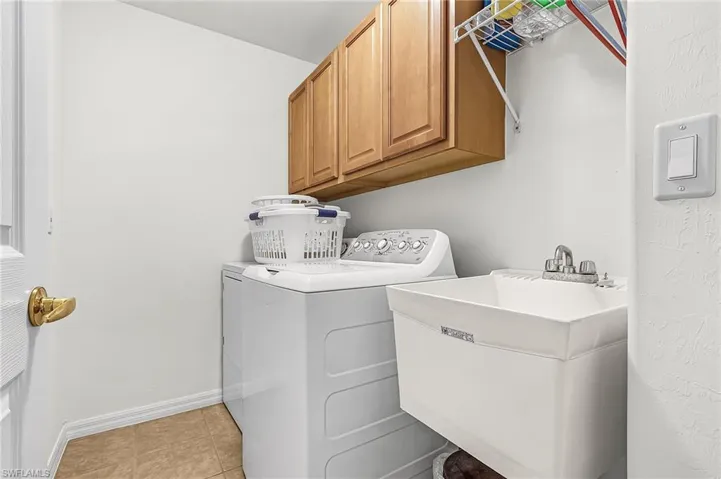 9044 Shadow Glen Way, Fort Myers, Florida 33913