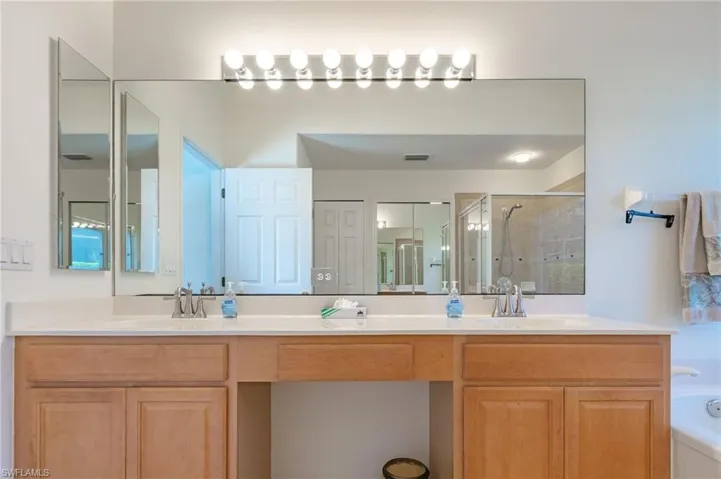 9044 Shadow Glen Way, Fort Myers, Florida 33913
