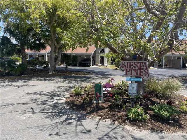 13502  Siesta Pines  CT, Fort Myers, FL 33908