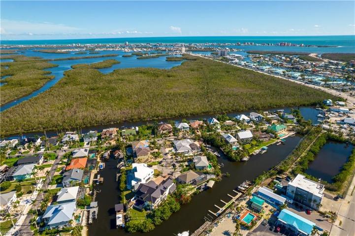 10 minute boat ride to Fort Myers Beach