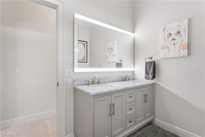 Upper Guest Bath
