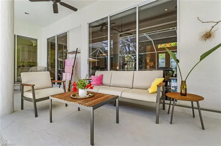 Sunroom / solarium with ceiling fan
