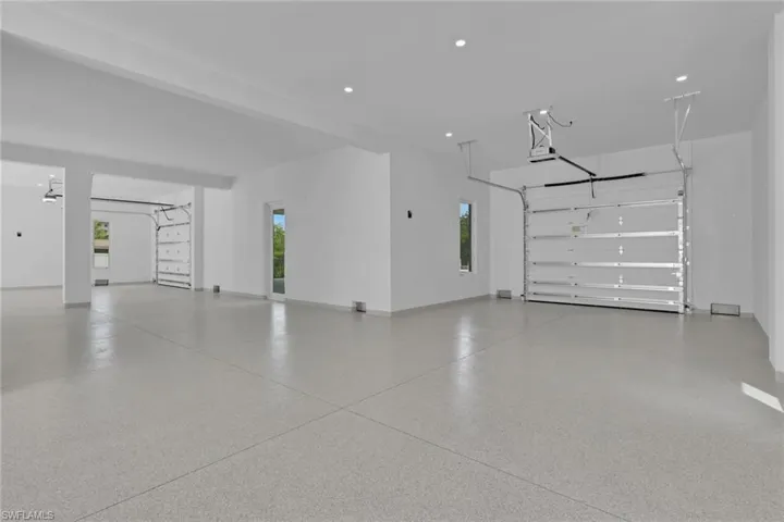 8 Car Garage Capacity
