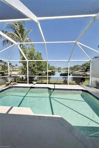 Swimming pool with a sunroom and enclosure