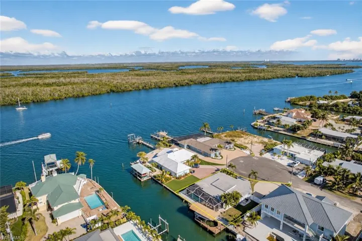 467 Madison Ct, Fort Myers Beach, Florida 33931