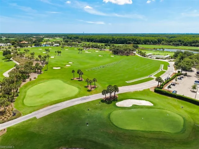 Twin Eaglesdriving range, putting green and short game practice facilities