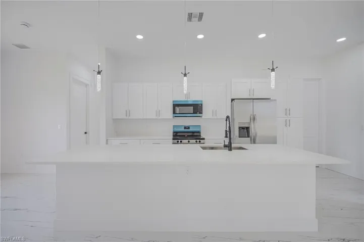931 Barcelona St E, Lehigh Acres, Florida 33974