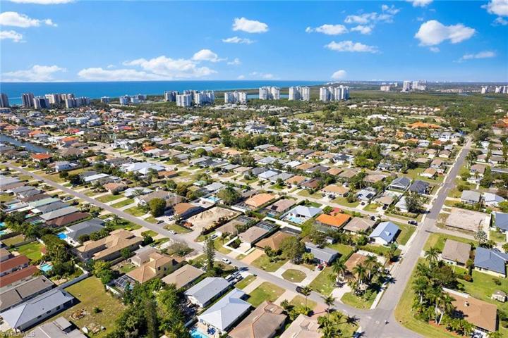 577  106th N AVE, Naples, FL 34108