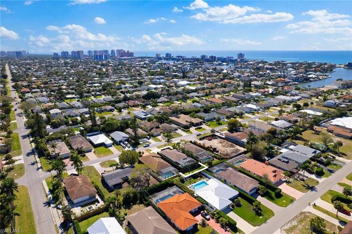 577  106th N AVE, Naples, FL 34108