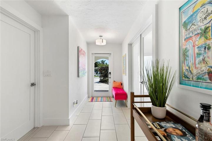 577  106th N AVE, Naples, FL 34108