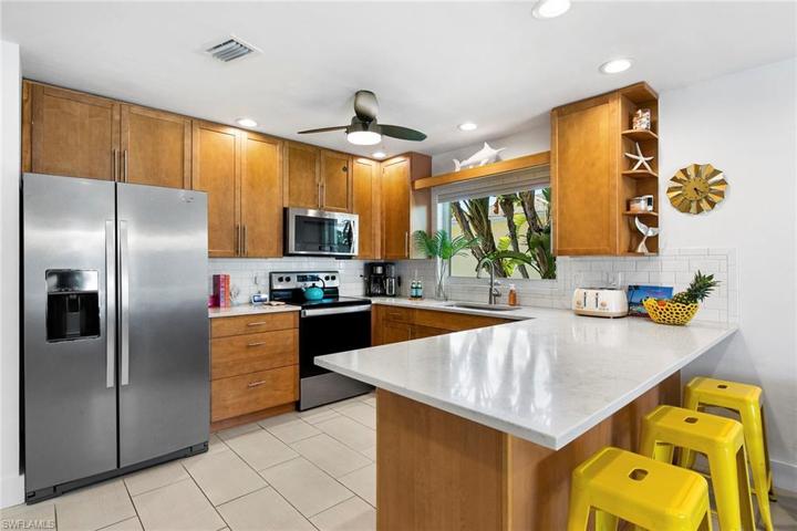 577  106th N AVE, Naples, FL 34108