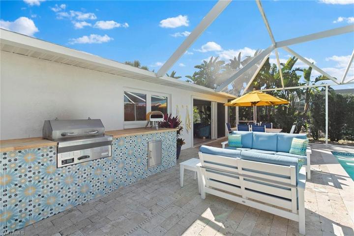 577  106th N AVE, Naples, FL 34108
