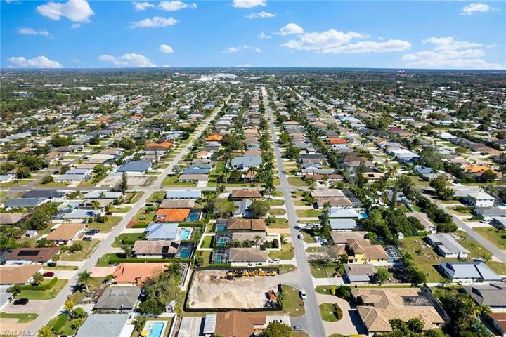 577  106th N AVE, Naples, FL 34108