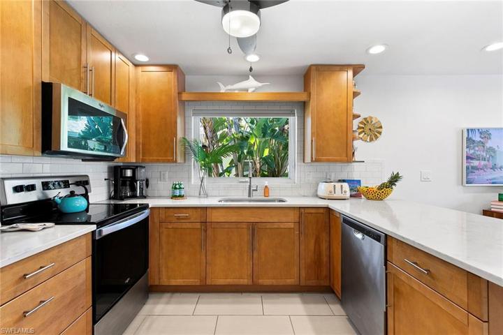 577  106th N AVE, Naples, FL 34108