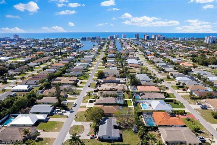 577  106th N AVE, Naples, FL 34108