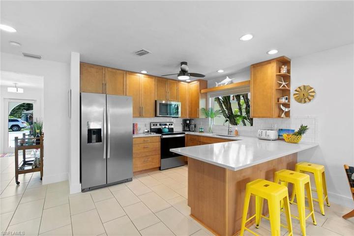 577  106th N AVE, Naples, FL 34108