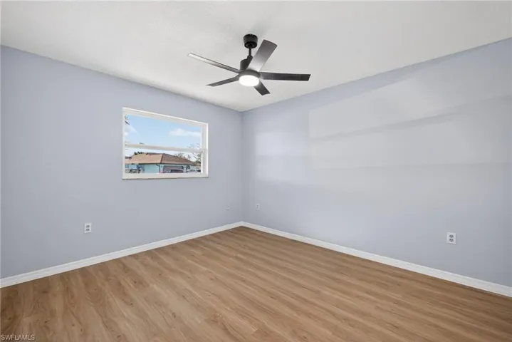 Unfurnished room featuring light wood-style flooring and ceiling fan