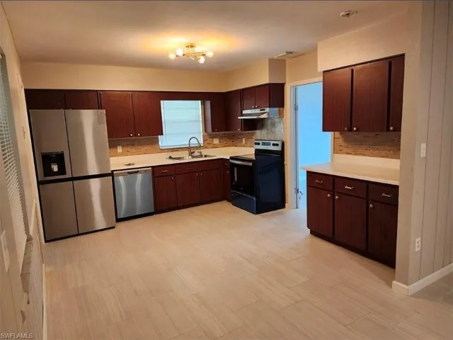111 E Sugarland Cir, Clewiston, Florida 33440