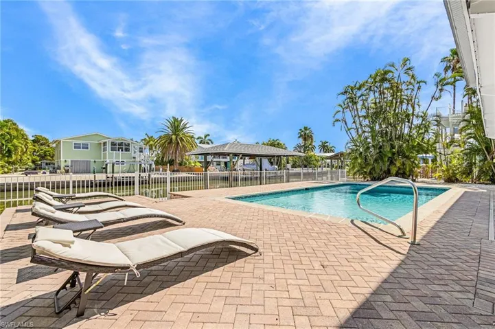 3 Pepita St, Fort Myers Beach, Florida 33931