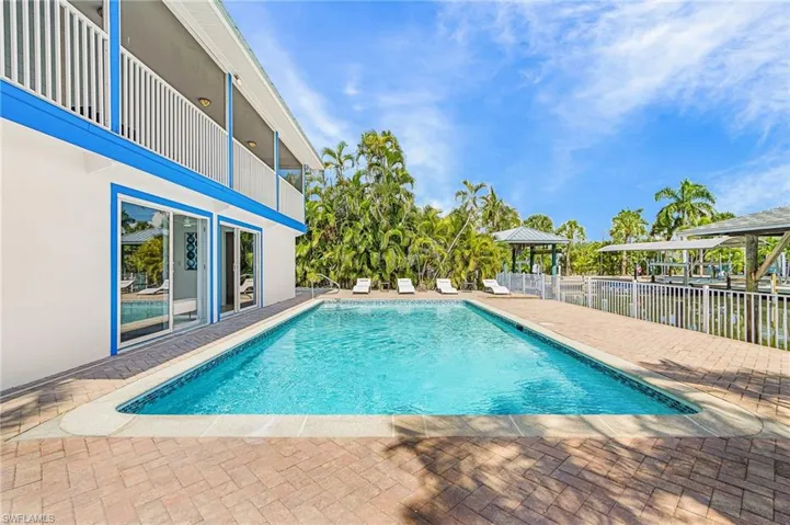 3 Pepita St, Fort Myers Beach, Florida 33931
