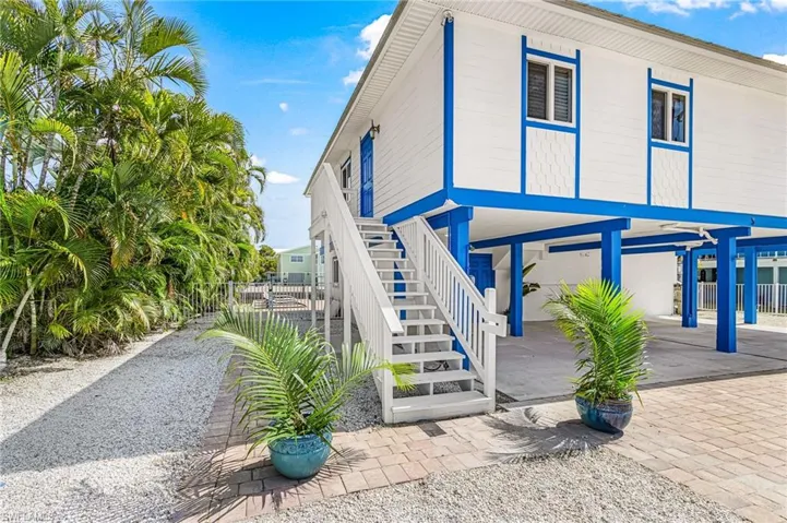 3 Pepita St, Fort Myers Beach, Florida 33931