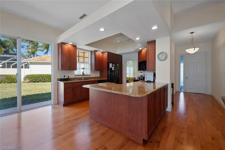 KITCHEN ISLAND