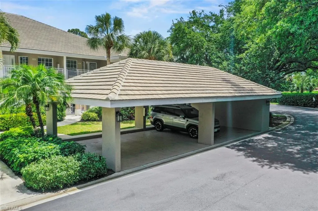 1920 Willow Bend CIR, Naples, FL 34109,225063594