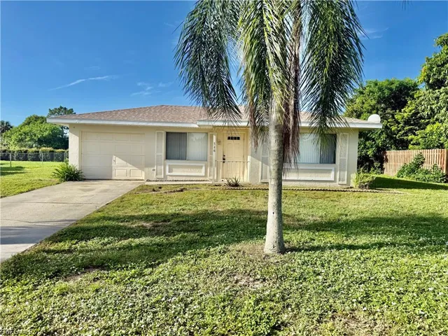 516 Parkside St, Lehigh Acres, Florida 33936