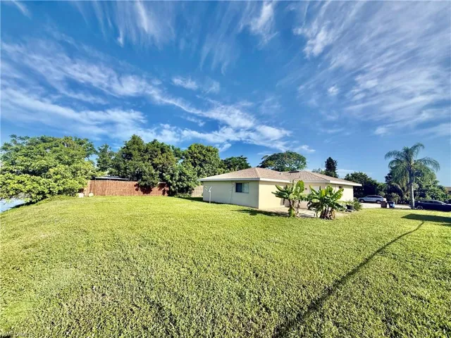 516 Parkside St, Lehigh Acres, Florida 33936