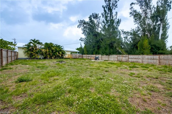 3819  21st SW ST, Lehigh Acres, FL 33976