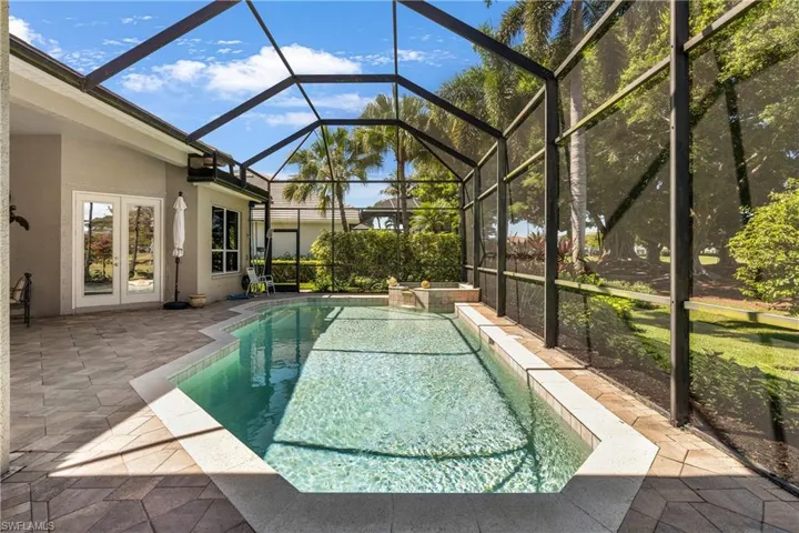 2501  Augusta  DR, Naples, FL 34109