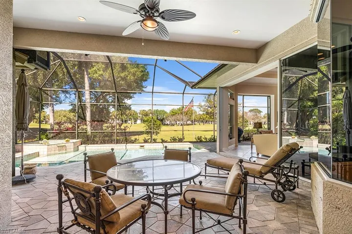 2501  Augusta  DR, Naples, FL 34109