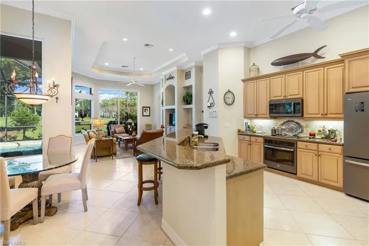 2501  Augusta  DR, Naples, FL 34109