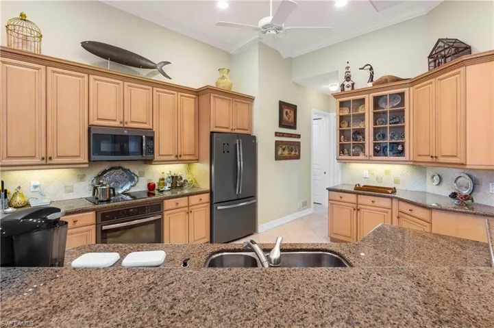 2501  Augusta  DR, Naples, FL 34109