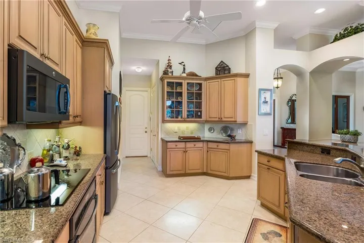 2501  Augusta  DR, Naples, FL 34109