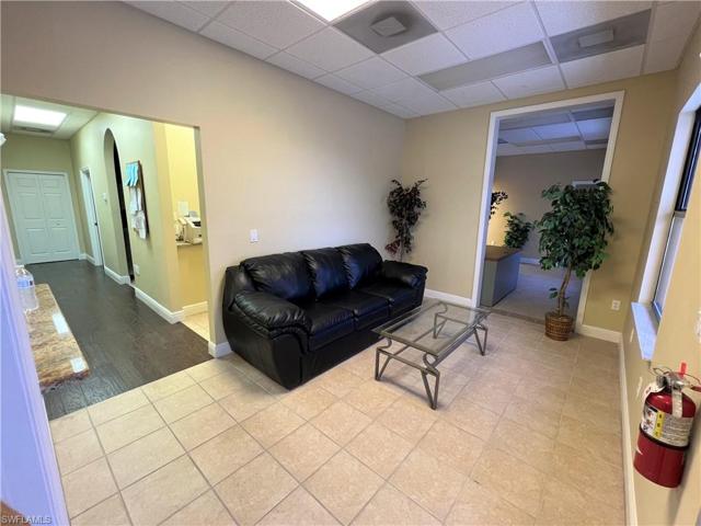 2733  Oak Ridge  CT, FORT MYERS, FL 33901