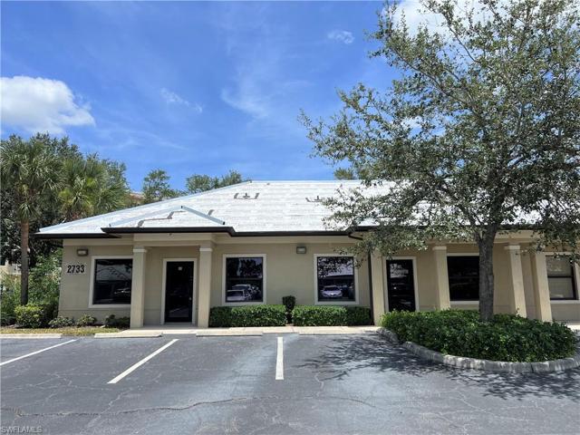 Front of building 2733:  both unit 101 and unit 102 have separate entry doors.