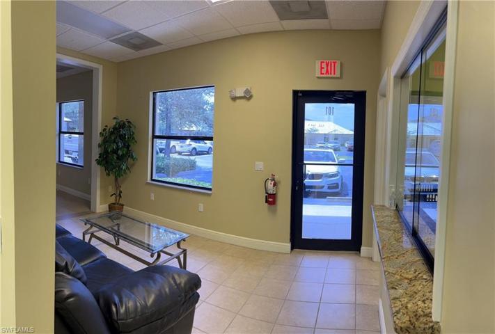 2733  Oak Ridge  CT, FORT MYERS, FL 33901