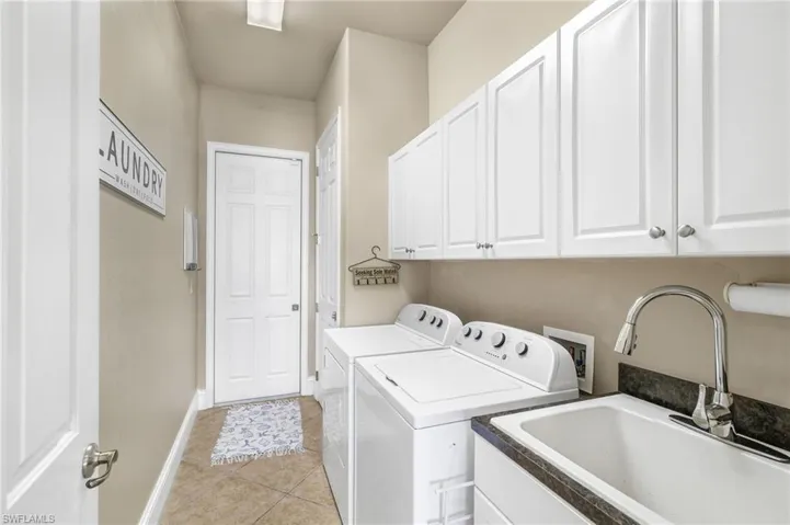 3237  Yucatan  PKWY, Cape Coral, FL 33993