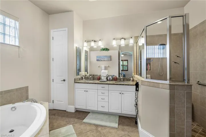 3237  Yucatan  PKWY, Cape Coral, FL 33993