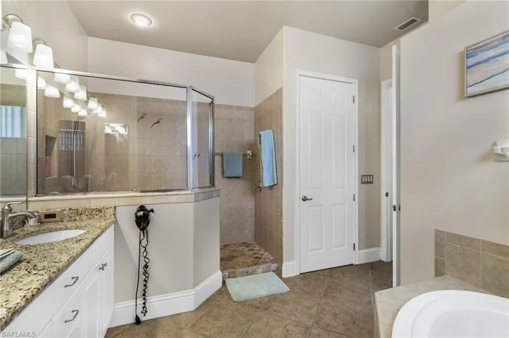 3237  Yucatan  PKWY, Cape Coral, FL 33993