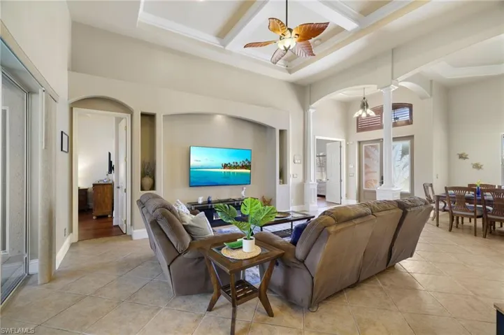 3237  Yucatan  PKWY, Cape Coral, FL 33993