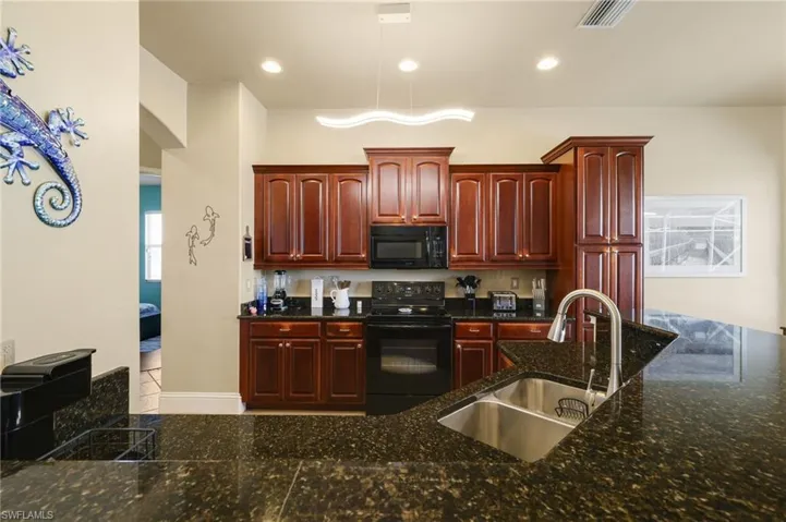 3237  Yucatan  PKWY, Cape Coral, FL 33993